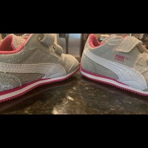 NWT sparkly toddler girl puma sneakers  size 8